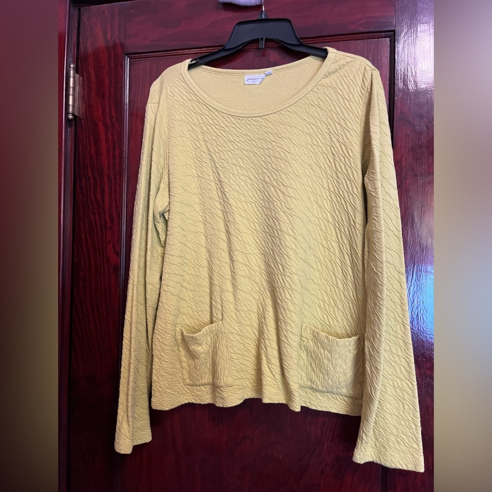 Prairies cotton top, never worn, size Medium